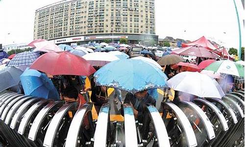 大雨推迟高考时间,今年高考因为大暴雨没有考试的学校