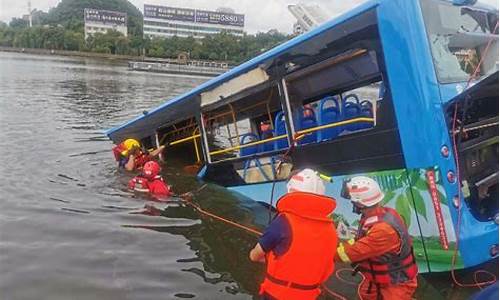 安顺坠车事件_安顺高考车坠河