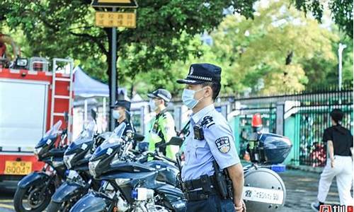 高考警察执勤,高考巡逻警察